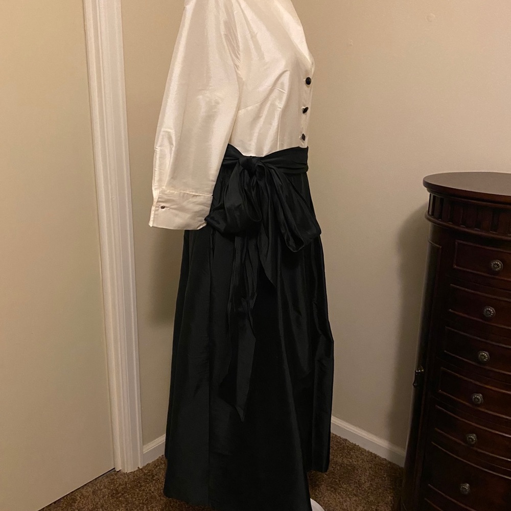 Adrianna Papell 16 Ivory and Black Two-Tone Maxi Dress - Picture 2 of 13